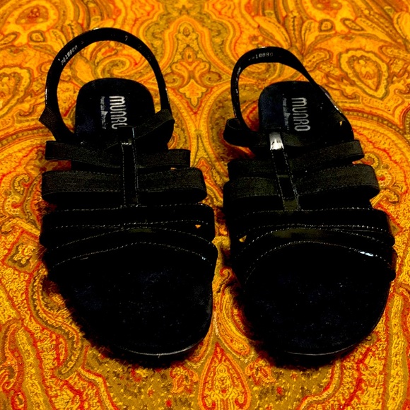 Munro women’s black strap sandals - Picture 1 of 3